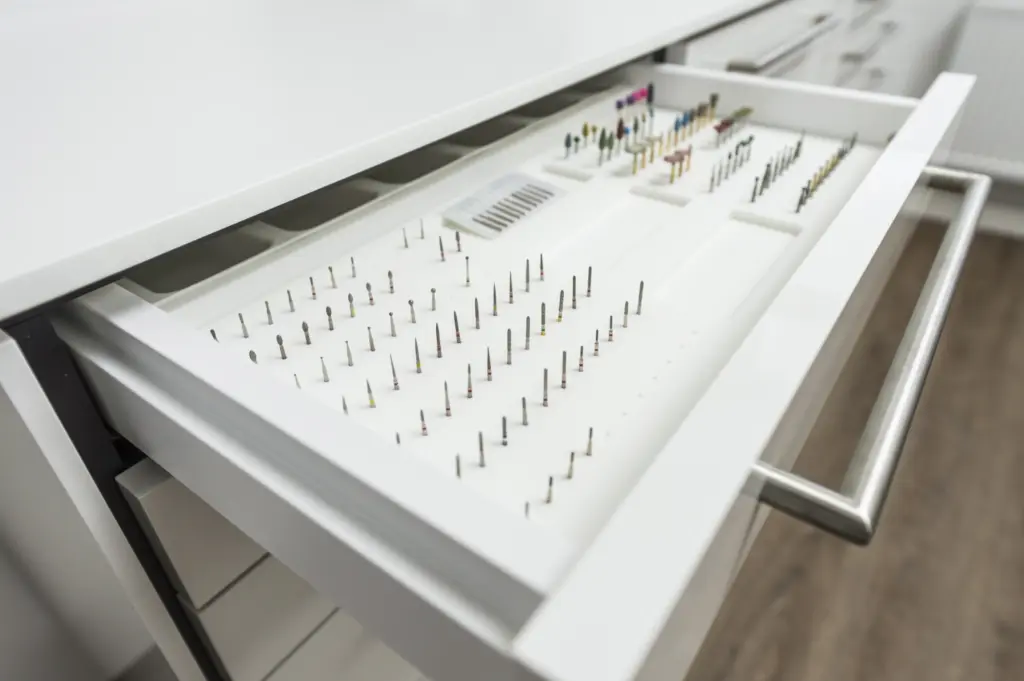 Bohrerständer für Dentalzeilen